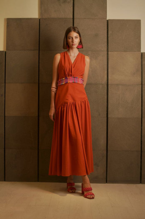VESTIDO COLOR LADRILLO CON DETALLE TEXTIL